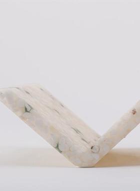 大千新品现代创意树脂抽象工艺品设计师家用样板间果盘红酒架摆件