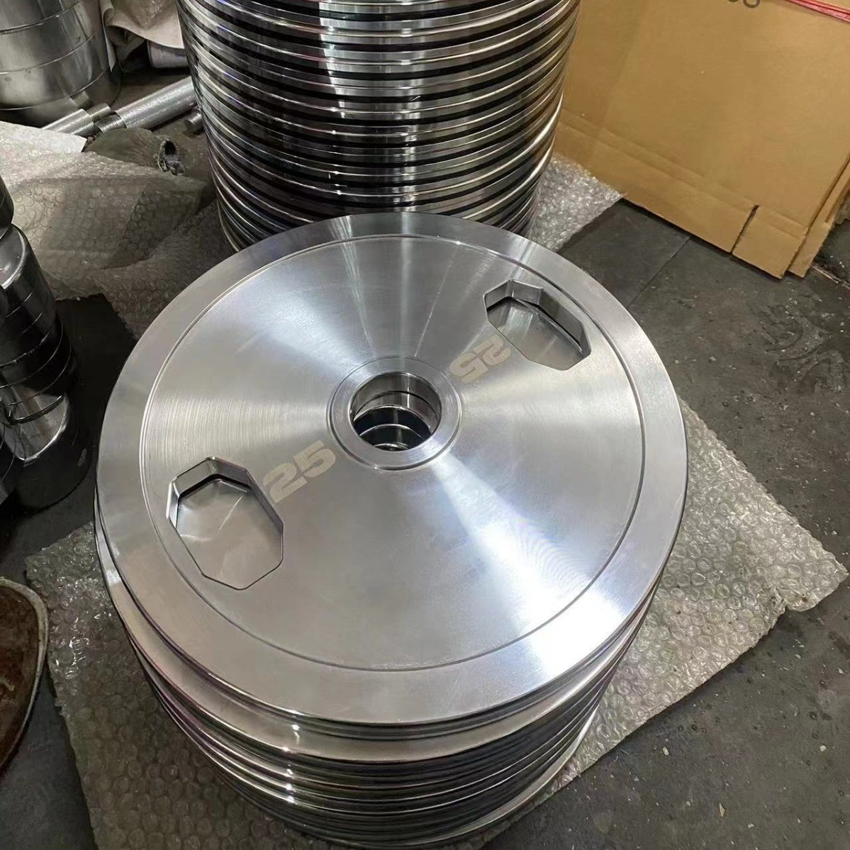 电镀杠铃片两孔钢片健身房举重杠铃片