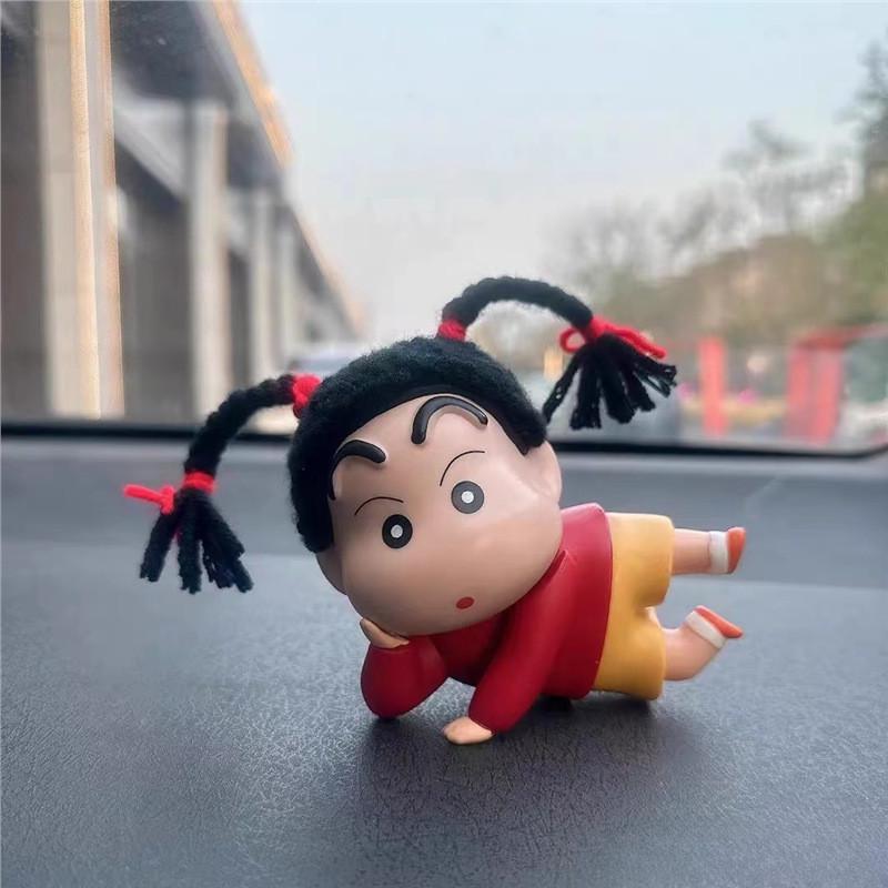 辫子蜡笔小新车载装饰品摆件中控台汽车尾部摆件可爱搞怪装饰公仔