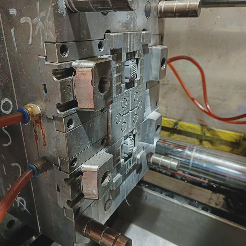 塑胶模具厂模具生产注塑模具制造加工深圳塑料模具工厂制造商