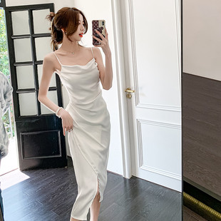 新品不规则褶皱气质丝滑缎面吊带礼服裙性感露背度假风三亚连衣裙