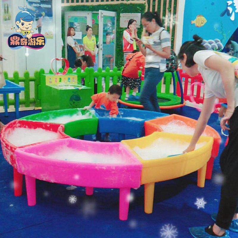 儿童泡泡游乐园花样圆形滚塑泡泡大转盘幼儿园商场儿童塑料沙水桌