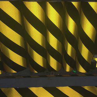 立面标记铝基反光膜黄黑斜纹桥墩隧道口环岛防撞超强铝背基反光膜