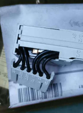 ABB  1SDA013856R1辅助触点接插件，两个，一个