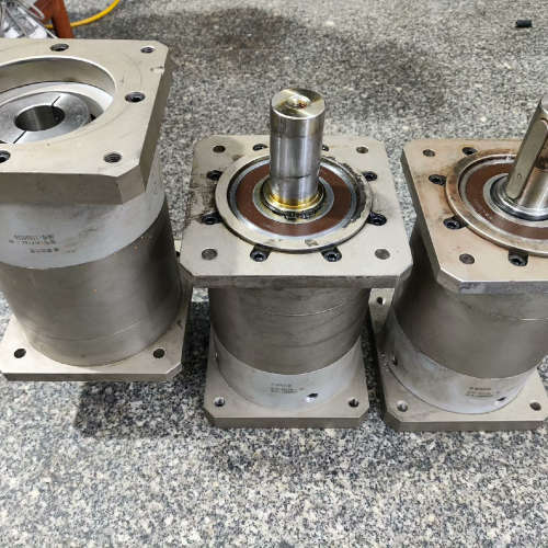 湖北行星plf142-40减速机,成色实拍,配的台达3kw电