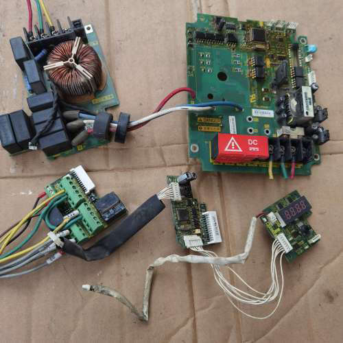 东芝变频器vfs11-4037pl-wn详见下图