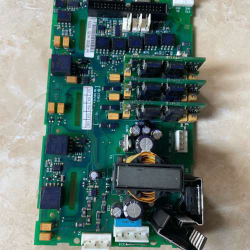 伟肯变频器驱动板PC00422，成色如图，功能完好。适用于6