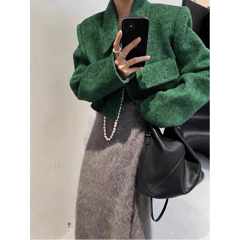 今年流行爆款冬季套装高级感小个子显高绿色毛呢外套半身裙两件套