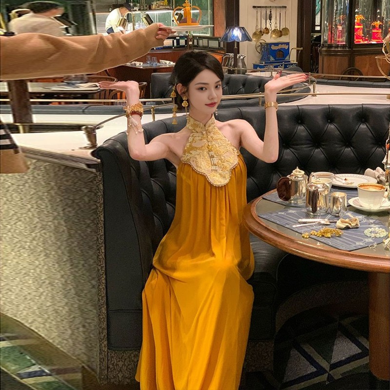 法式黄色挂脖连衣裙女新