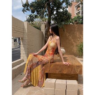 多巴胺丁达尔金色连背挂脖连衣裙女夏蕾丝大裙摆鱼尾裙