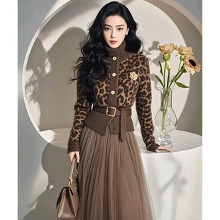 一整套秋冬穿搭2025小个子气质小香风咖色豹纹针织上衣半身裙套装