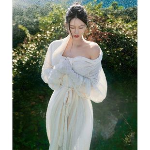 高级感超好看白色长款连身裙法式气质时尚洋气长裙温柔女冬季新款