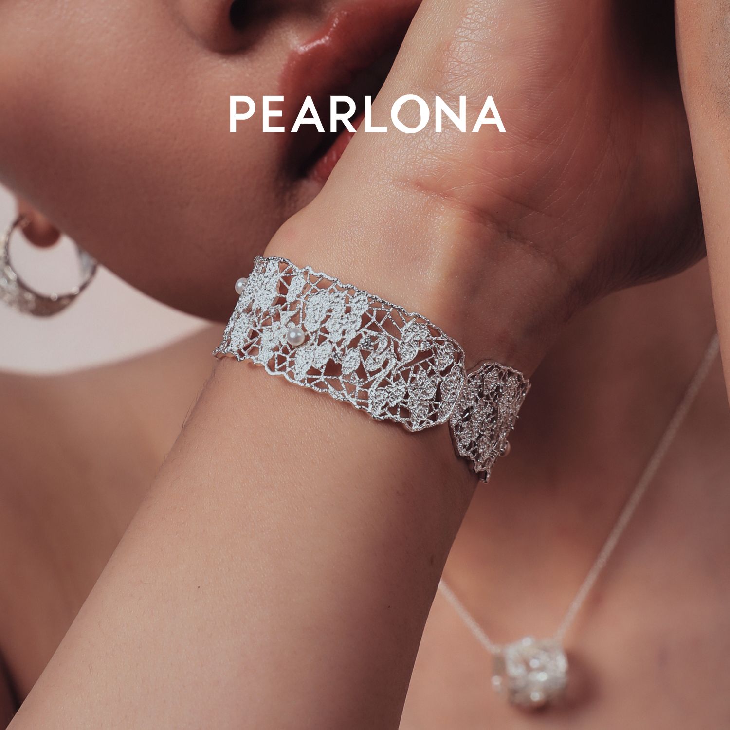 PEARLONA磐石云松-祥云蕾丝巴洛克珍珠银手镯