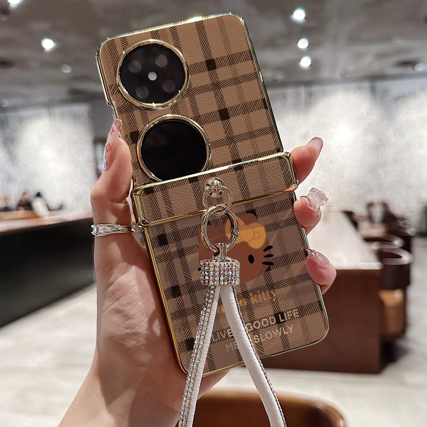 复古棕格KT猫皮纹折叠屏手机壳