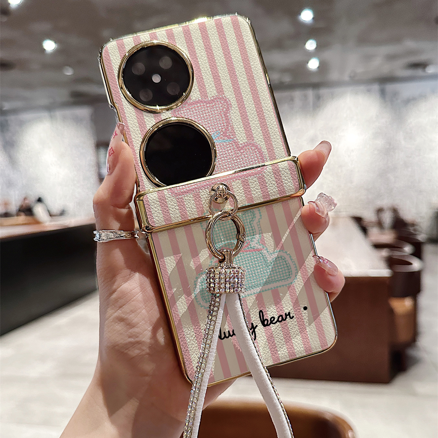 可爱条纹小熊荔枝纹折叠屏手机壳