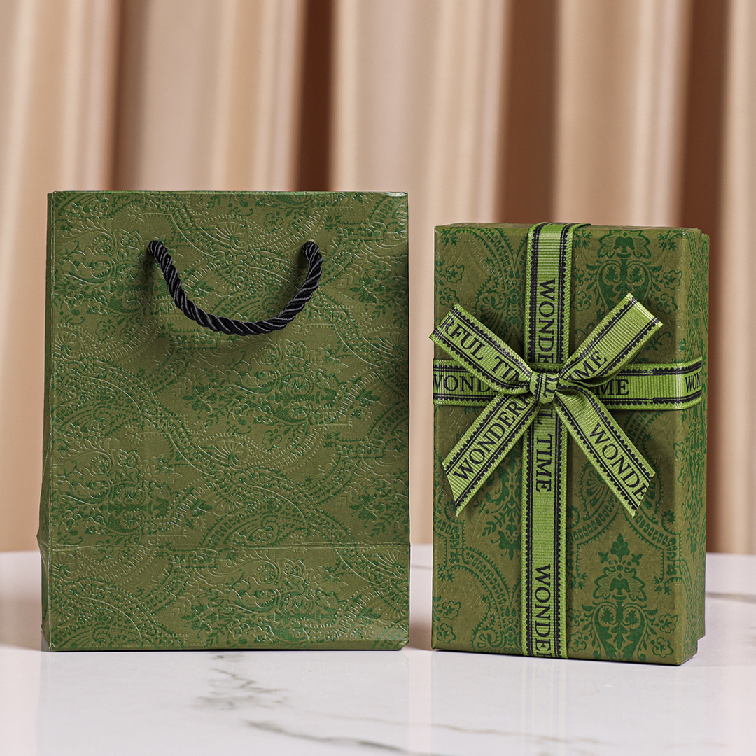 礼物包装盒小号礼盒空盒子