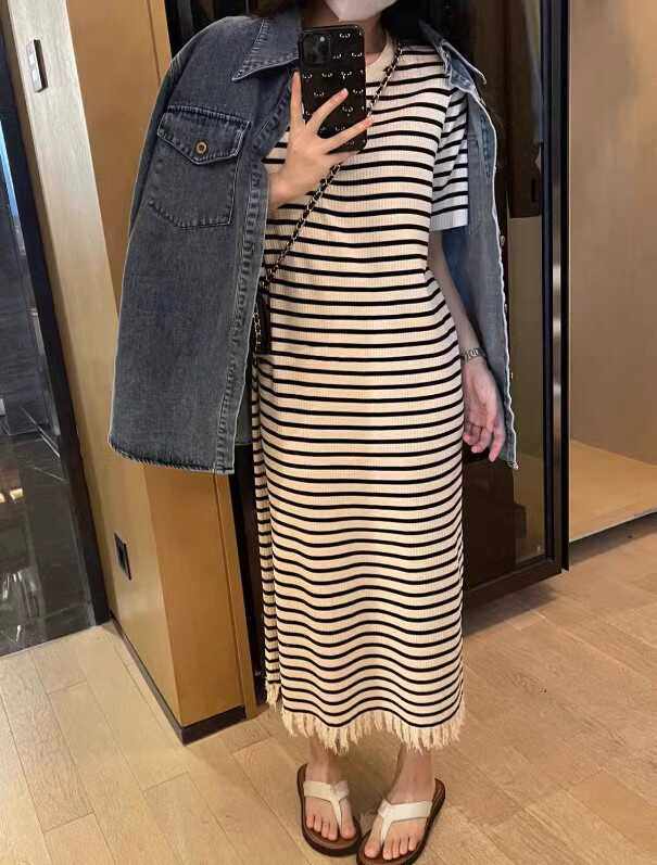 夏季冰丝条纹针织连衣裙女短袖休闲直筒遮肚子显瘦流苏黑色长裙女