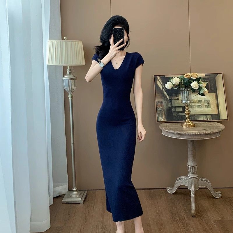 藏青色V领针织连衣裙女夏法式收腰长裙气质修身显瘦后开叉包臀裙