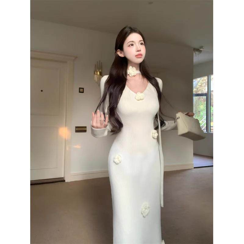 立体花朵v领针织连衣裙女春季白色修身收腰毛衣长裙紧身包臀裙子