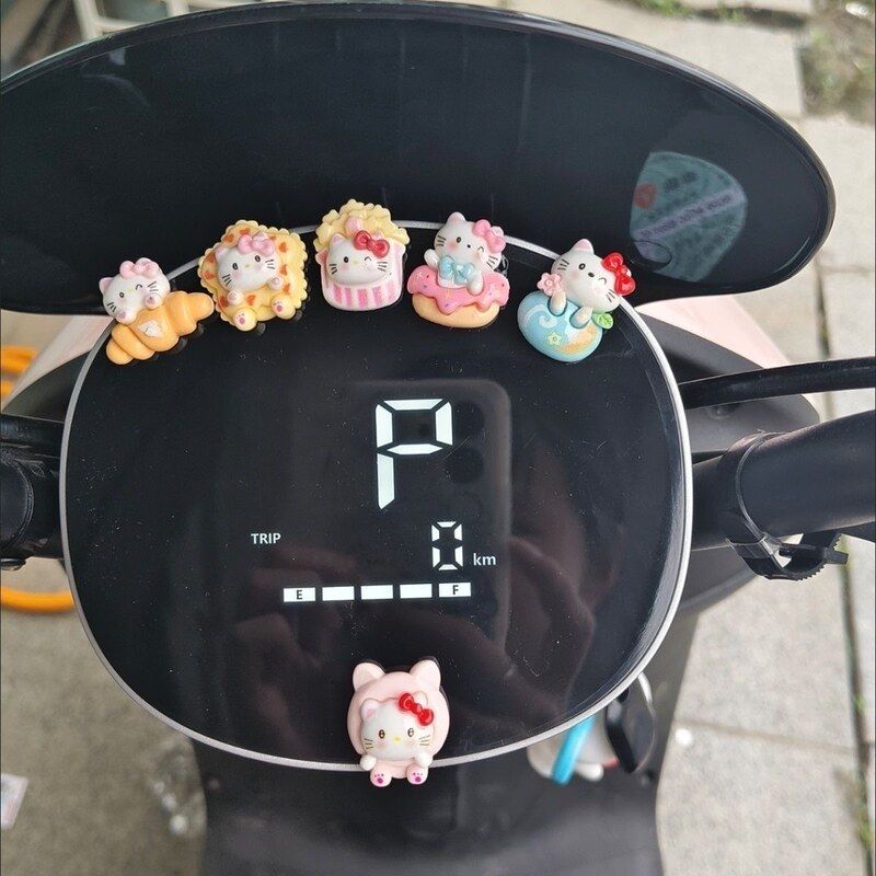 kitty猫卡通汽车摆件车载中控台显示屏装饰贴车内用品迷你小摆件图片
