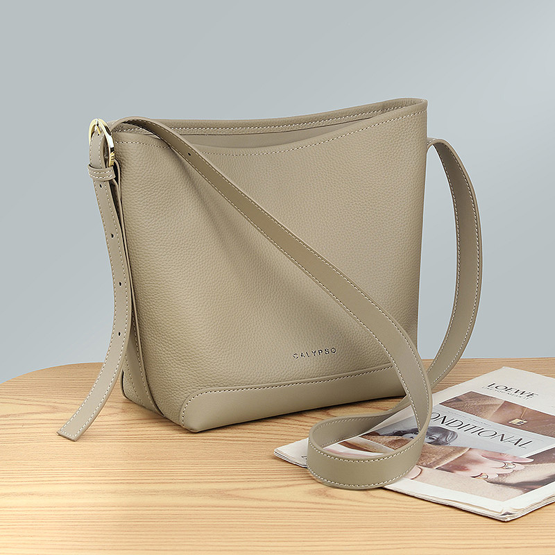 水桶包女斜挎包宽带2023新款夏季真皮高级感包包简约通勤单肩包潮