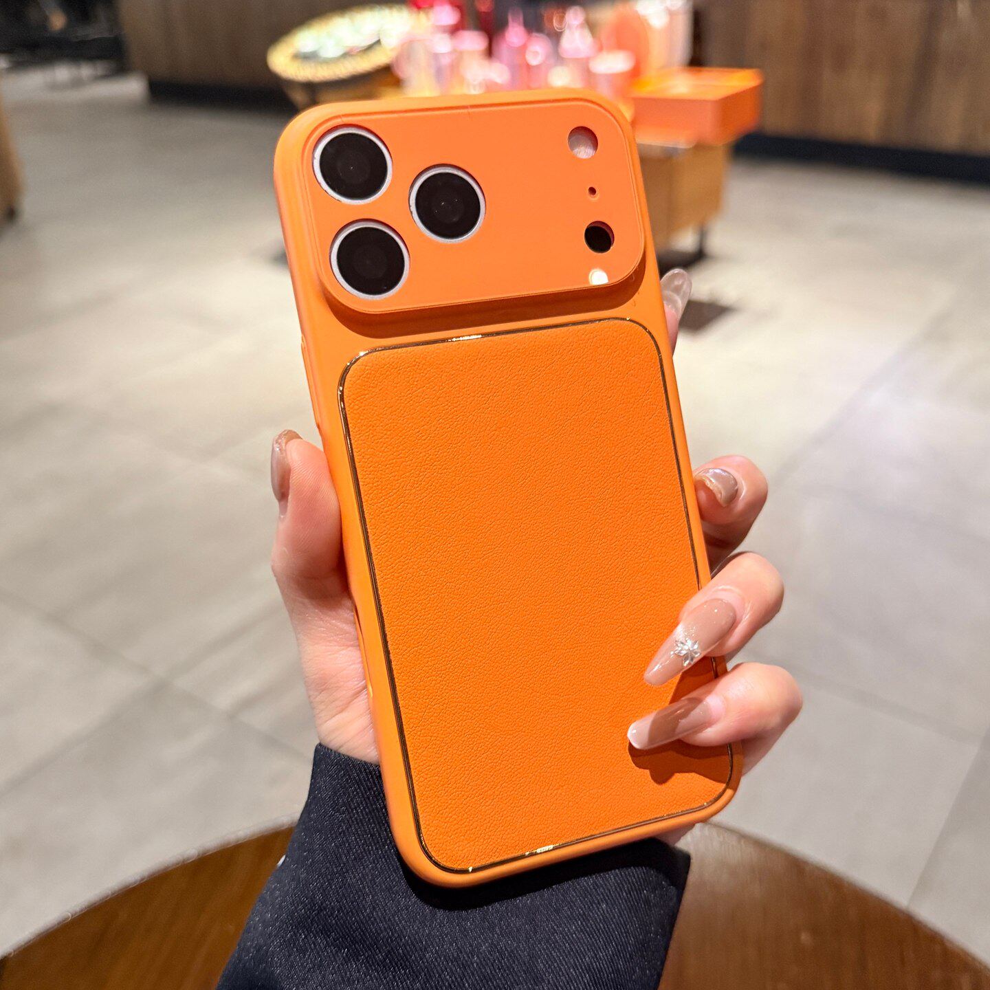 高级感电镀素皮磁吸秒变17适用iphone17promax手机壳苹果16pro新款15plus轻奢风14大视窗13全包防摔磨砂情侣
