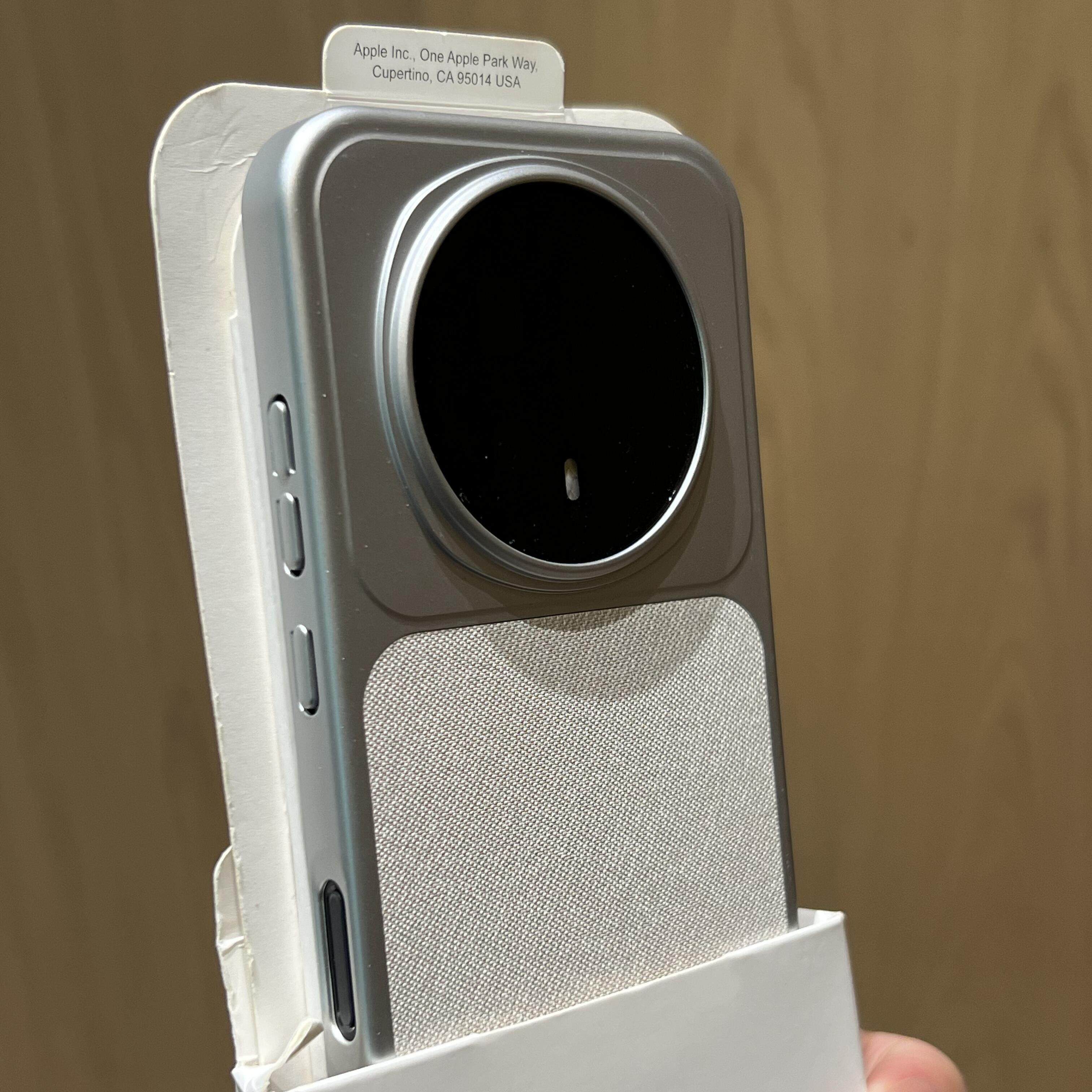 白色编织亚毛麻布纹磁吸手机壳