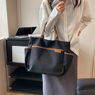 韩版轻便包妈妈包大容量背包带娃出行女士单肩妈咪包母婴外出小包