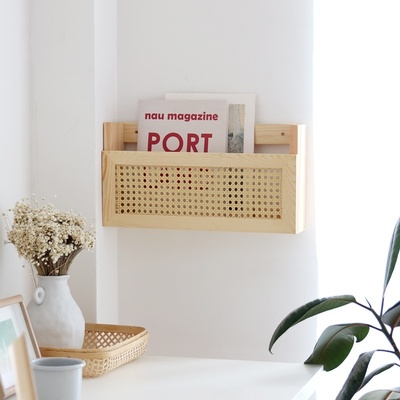 The surface of the wall is placed in a miscellaneous rack,