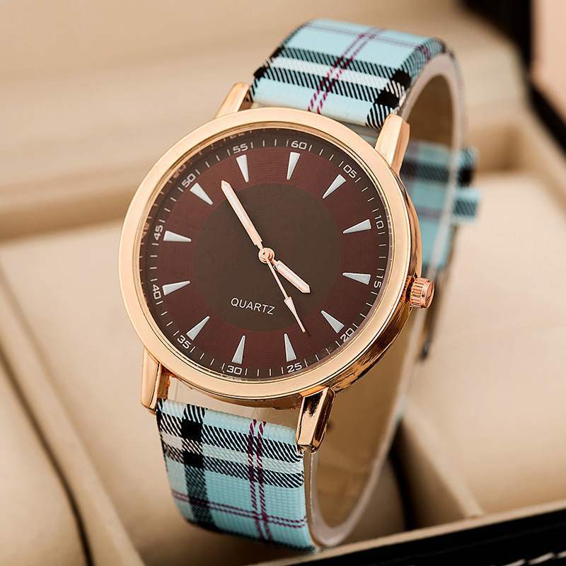 Business casual men's watch quartz watch棕色底盘时尚