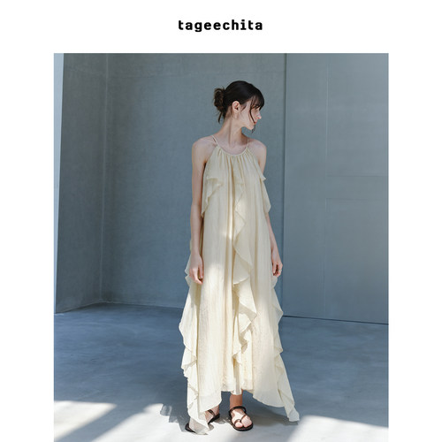 TAGEECHITA 浪漫松弛感不规则飘片透感花边度假风吊带挂脖连衣裙