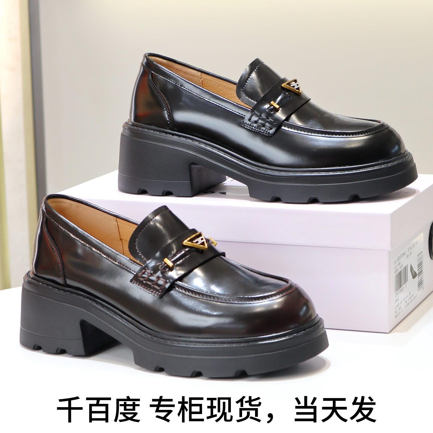 千百度增高金属水钻扣小皮鞋女鞋图片