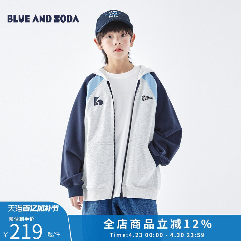 蓝汽水2026春季新款男童上衣美式青少年潮酷印花拉链连帽学院卫衣
