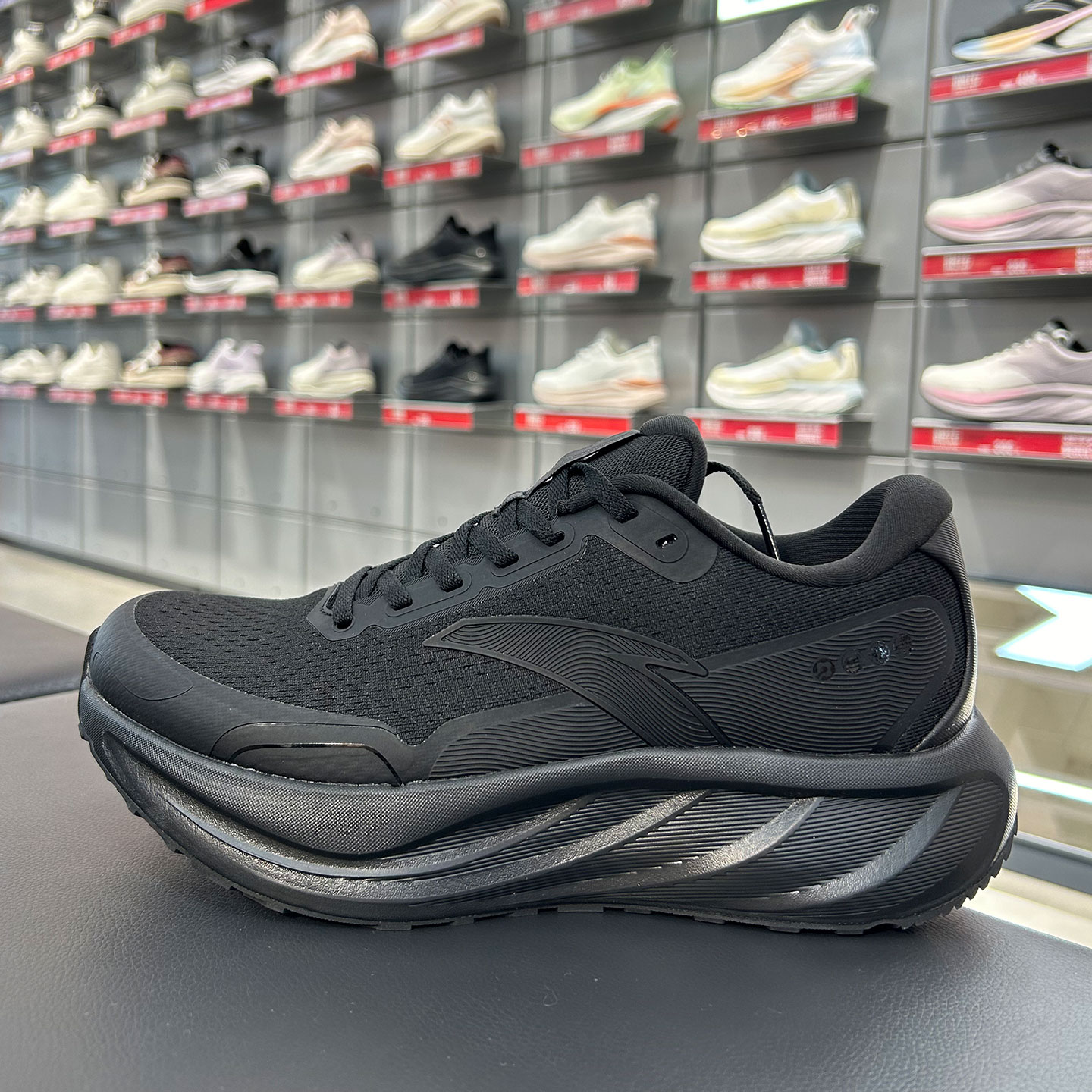 安踏旅步2.5丨PG7缓震耐