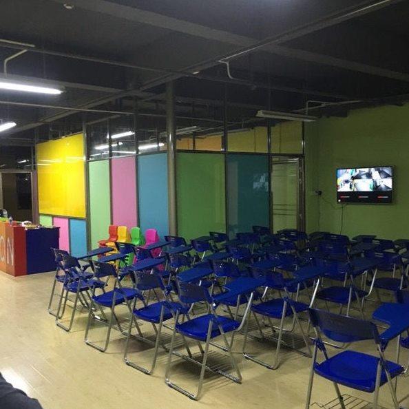 加厚培训椅带写字板可折叠免安装会议办公椅场会椅一体新闻桌椅子