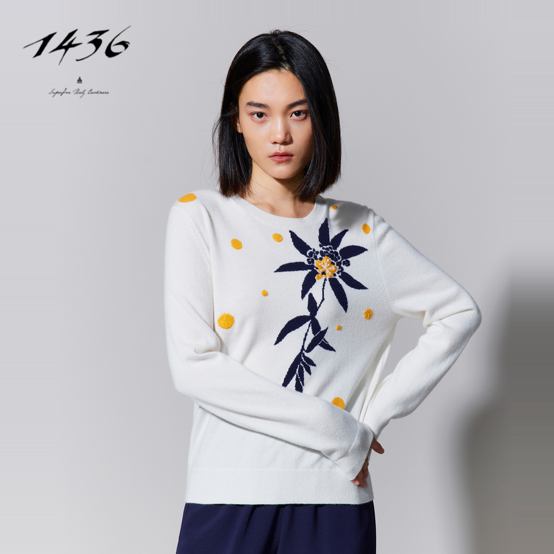 1436 小山羊绒圆领提花手工刺绣女套衫