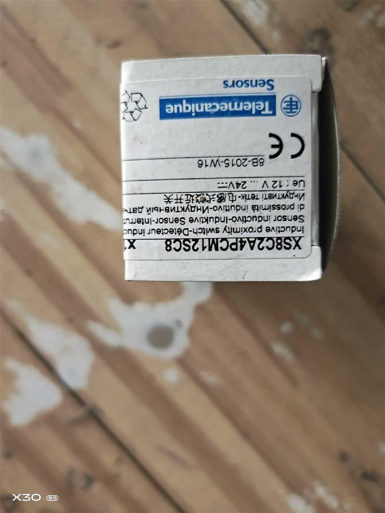 现货全新原装正品电感式接近开关XS8C2A4PCM12SC