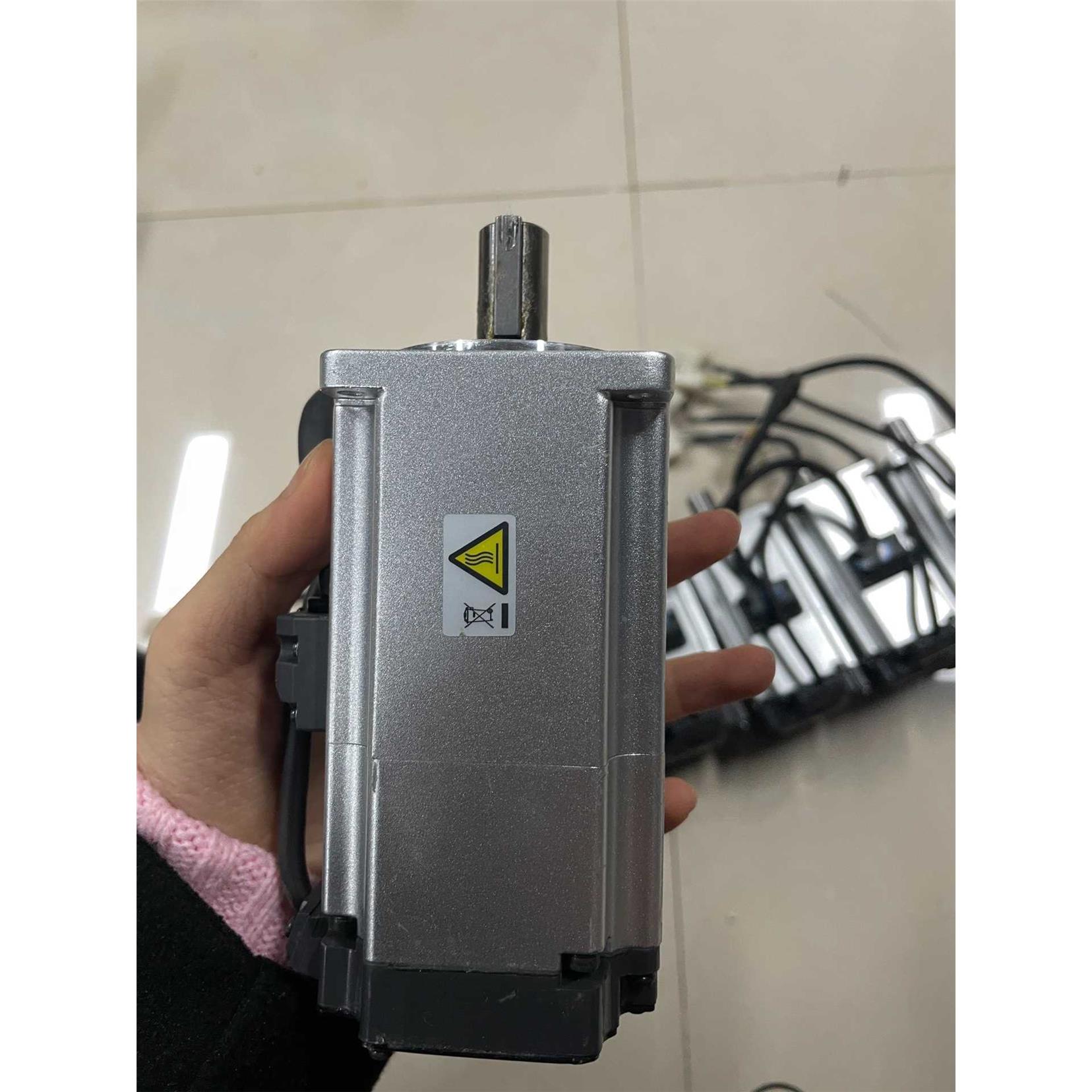 现货A6 400W MHMF042L1V2M，MSMF042