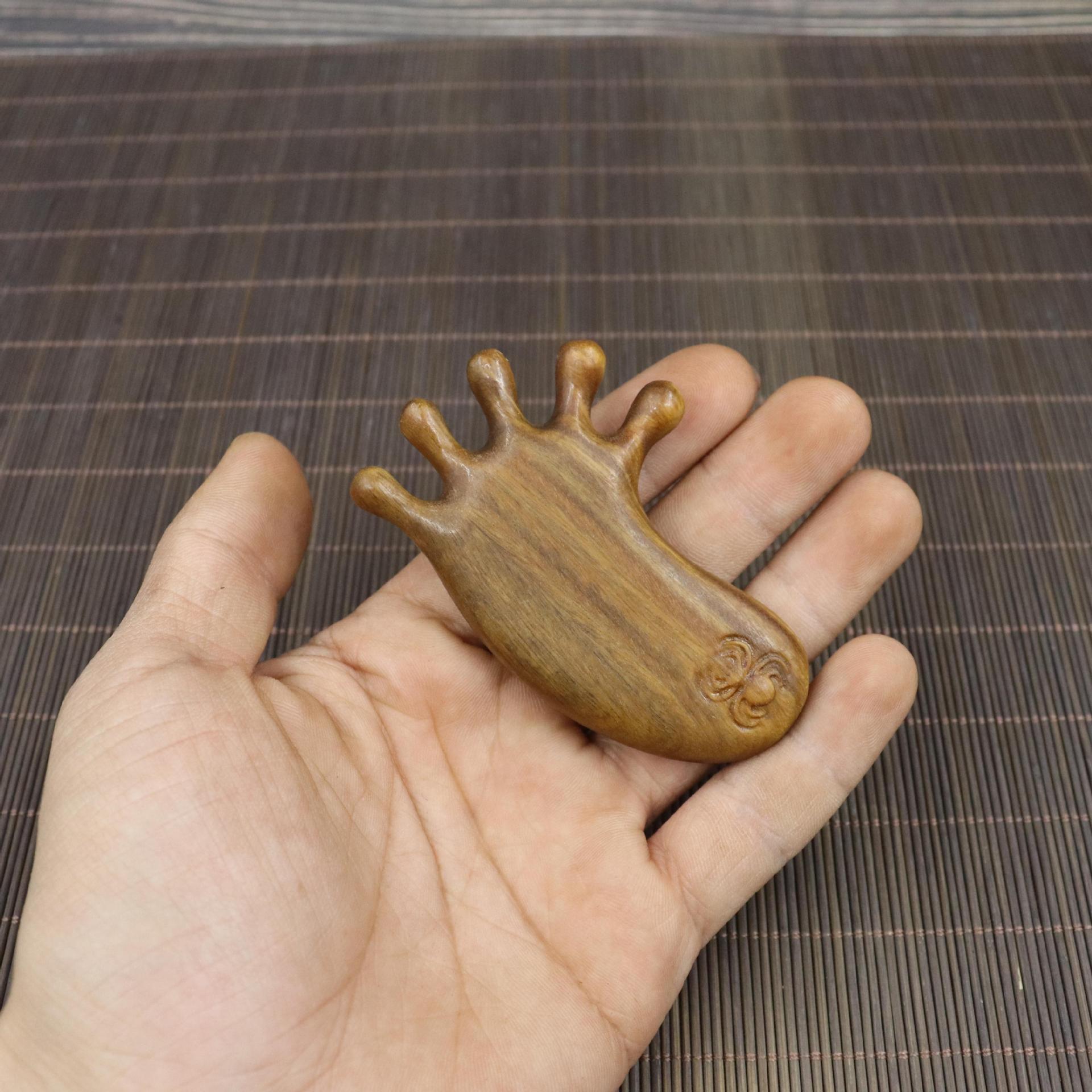 新款绿檀木按摩梳单面雕花小巧式头皮经络按摩梳子木梳