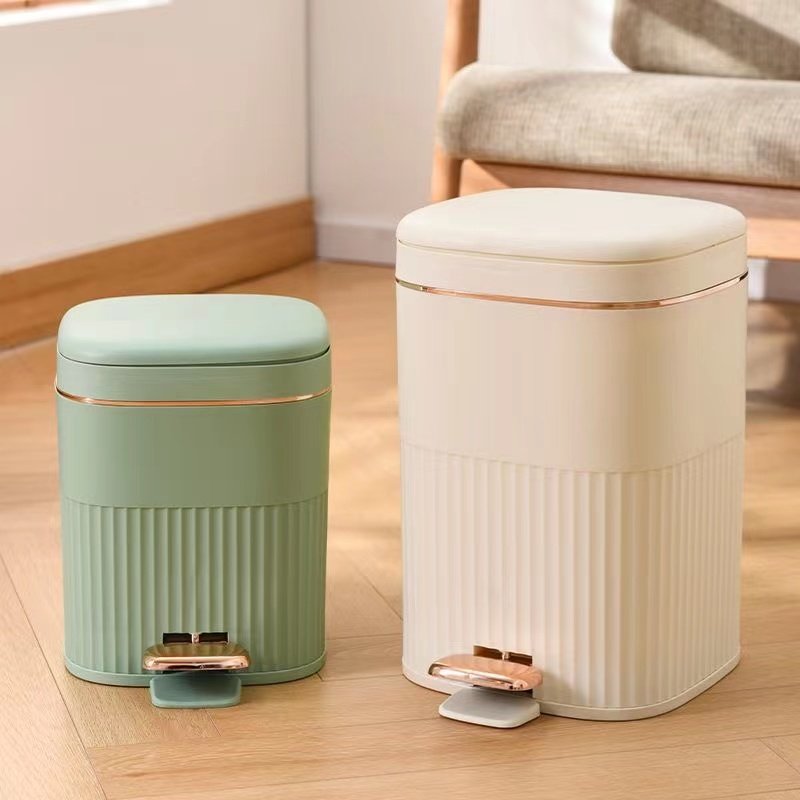 垃圾桶家用2024新款客厅轻奢高档脚踩带盖厨房厕所卫生间奶油风