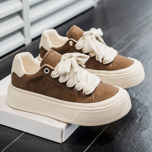 网红爆款男鞋2025秋季新款潮牌高级感痞帅休闲厚底板鞋透气平底鞋