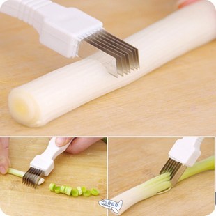 Japanese kitchen cutting onion chopped green onion knife cut