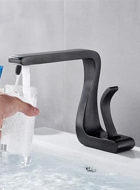 Free Shipping Deck ounted Black Bathroo Faucet Hot And Co