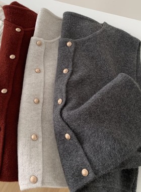 1681文艺复古气质小金扣针织马甲宽松短款显瘦叠穿毛衣上衣