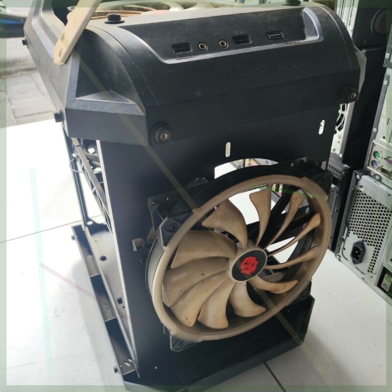 议价玩嘉金刚机箱,两个超大风扇其它元器件