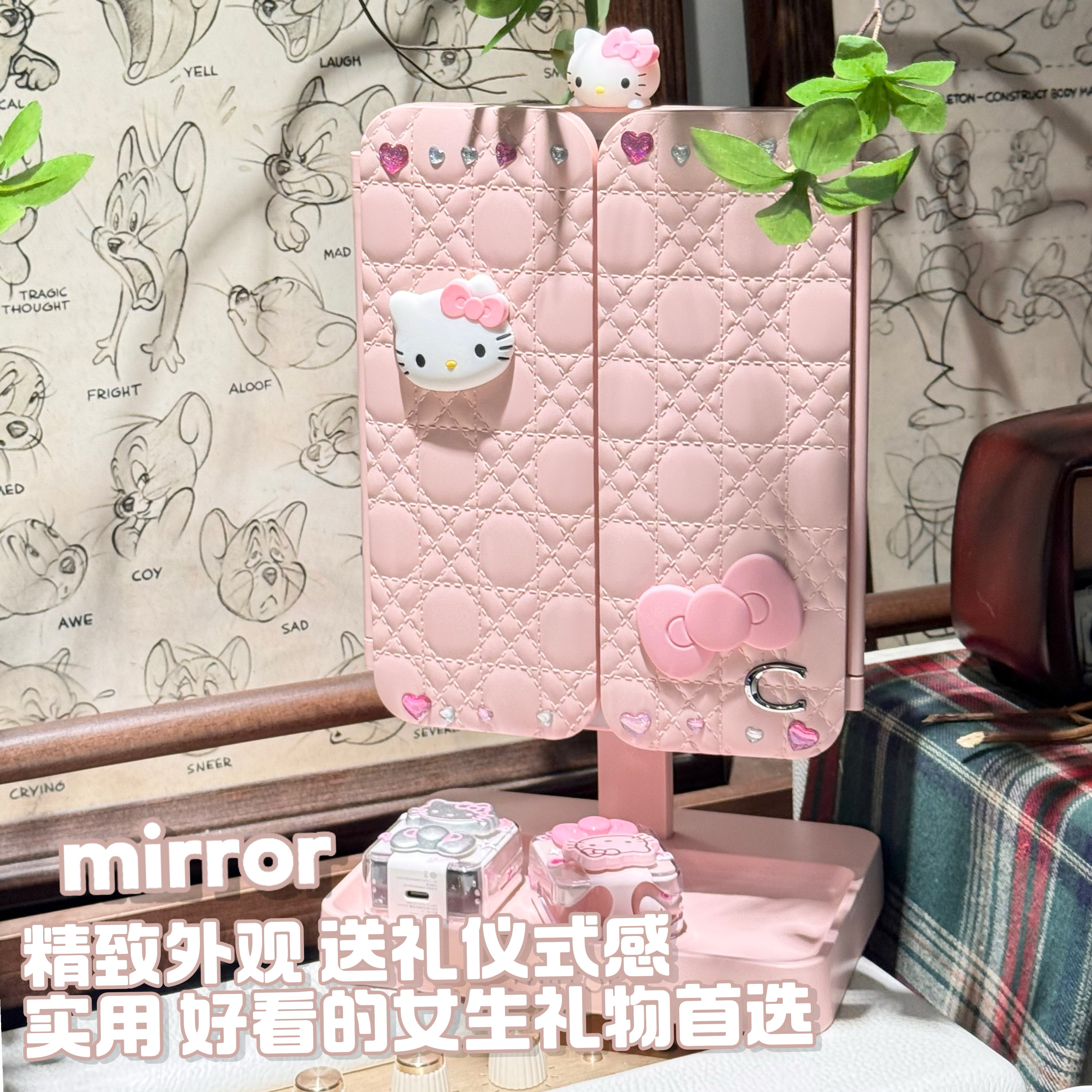 KT猫led化妆镜带灯宿舍桌面三面折叠家用台式便携送闺蜜生日礼物