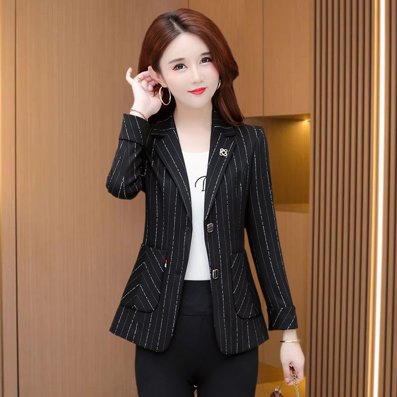 条纹品牌小西装女士高端2026春秋欧货爆款新款休闲西服外套装上衣
