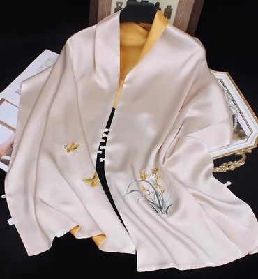 手工苏绣丝巾女真丝百搭苏州礼物围巾中年妈妈桑蚕丝冬季真丝披肩