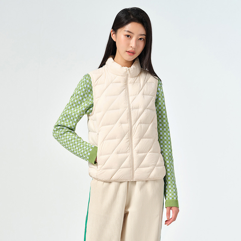 坦博尔奥莱官方短款轻薄渐变羽绒服马甲女立领时尚春季保暖外套女