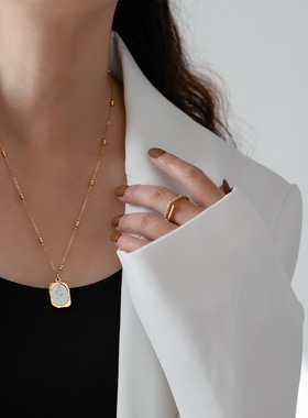 新款魔镜玫瑰花项链女小众浪漫复古方牌圆珠链钛钢不掉色锁骨链